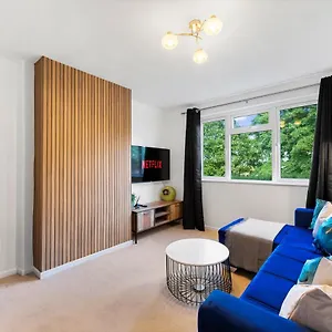 Boutique 4 Bed - Parking And Garden Apartment Bath